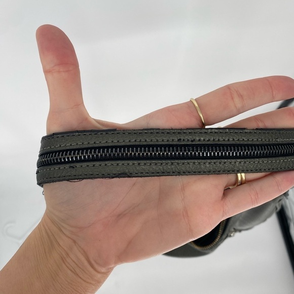 Joe's metallic gray zipper shoulder hand bag purse - Picture 6 of 10